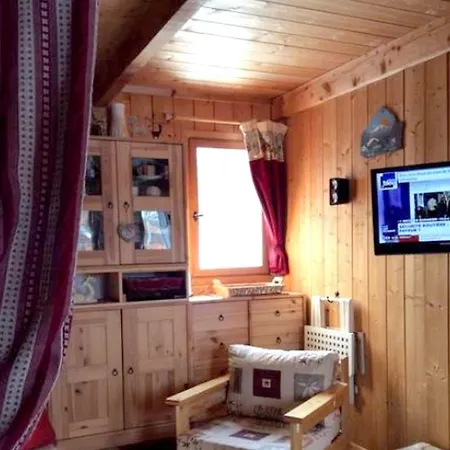 Chalet Camping El Pailles 木屋 *