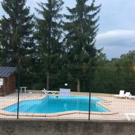 Chalet Camping El Pailles 奥塞雅